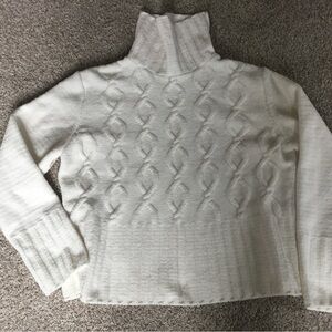 Elegant White Turtleneck Sweater XL